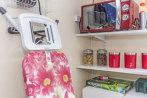 Greyhound Road Rooms