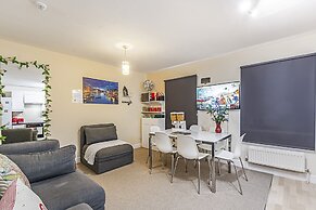 Greyhound Road Rooms