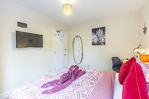 Greyhound Road Rooms