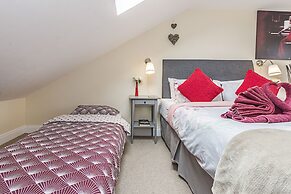 Greyhound Road Rooms