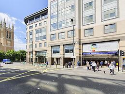 Greyhound Road Rooms