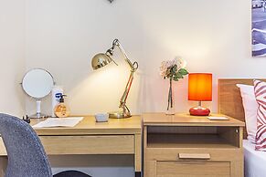 Greyhound Road Rooms