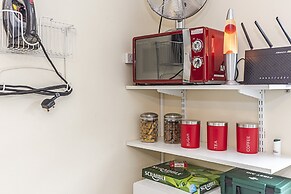 Greyhound Road Rooms