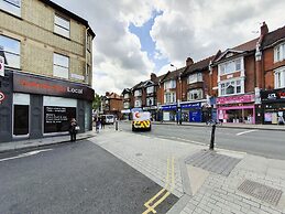 Greyhound Road Rooms