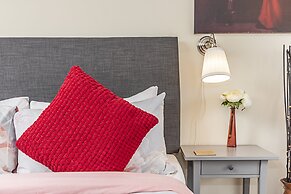 Greyhound Road Rooms