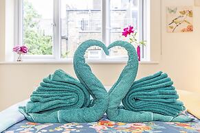 Greyhound Road Rooms