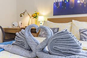 Greyhound Road Rooms