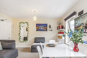 Greyhound Road Rooms