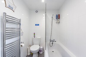 Greyhound Road Rooms