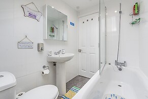 Greyhound Road Rooms