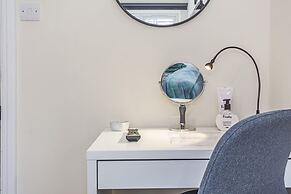 Greyhound Road Rooms