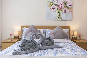 Greyhound Road Rooms