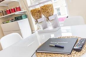 Greyhound Road Rooms