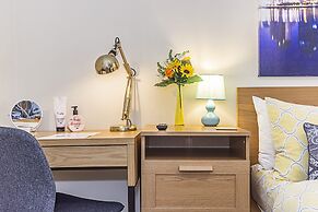 Greyhound Road Rooms