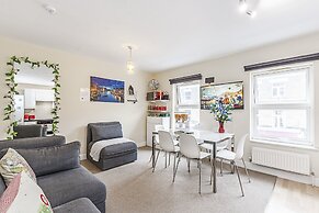 Greyhound Road Rooms