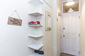 Greyhound Road Rooms