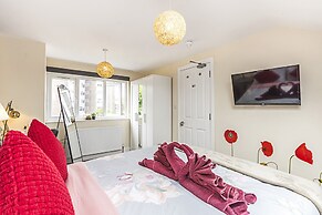 Greyhound Road Rooms