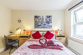 Greyhound Road Rooms