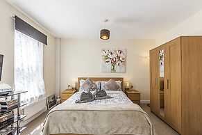 Greyhound Road Rooms