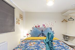 Greyhound Road Rooms