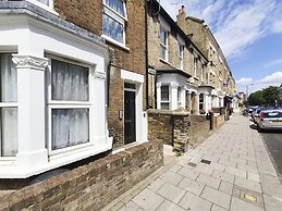 Greyhound Road Rooms