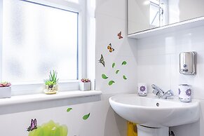 Greyhound Road Rooms