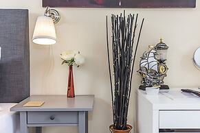 Greyhound Road Rooms