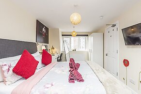 Greyhound Road Rooms