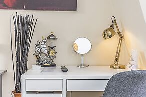 Greyhound Road Rooms