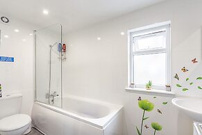 Greyhound Road Rooms