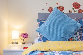 Greyhound Road Rooms