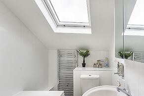 Greyhound Road Rooms