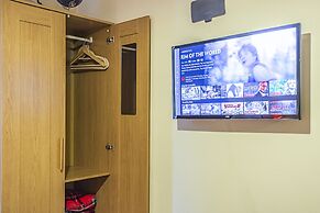 Greyhound Road Rooms