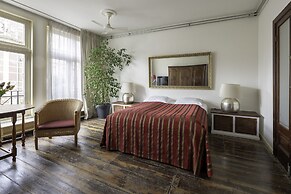 Amsterdam House Hotel