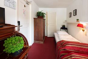 Amsterdam House Hotel