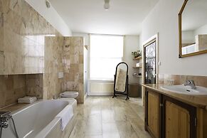 Amsterdam House Hotel