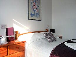 Links Side Guest House