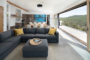 Timberline Haus 3 Bedroom Home by RedAwning