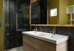 Timberline Haus 3 Bedroom Home by RedAwning