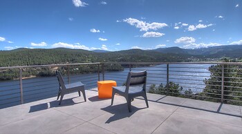 Timberline Haus 3 Bedroom Home by RedAwning