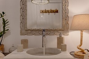 Rock Villas - Emporio | Pool, Jacuzzi, Castle View