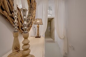 Rock Villas - Emporio | Pool, Jacuzzi, Castle View