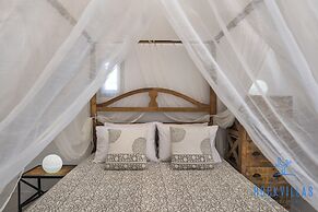 Rock Villas - Emporio | Pool, Jacuzzi, Castle View