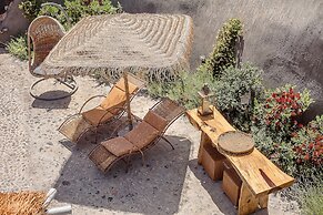 Rock Villas - Emporio | Pool, Jacuzzi, Castle View