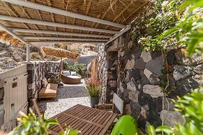 Rock Villas - Emporio | Pool, Jacuzzi, Castle View