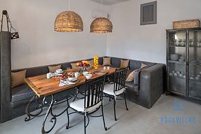 Rock Villas - Emporio | Pool, Jacuzzi, Castle View