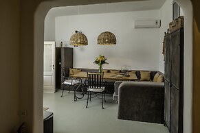 Rock Villas - Emporio | Pool, Jacuzzi, Castle View