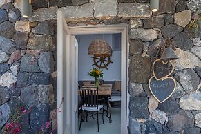 Rock Villas - Emporio | Pool, Jacuzzi, Castle View