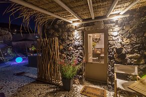 Rock Villas - Emporio | Pool, Jacuzzi, Castle View