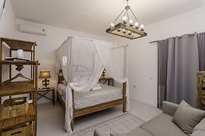 Rock Villas - Emporio | Pool, Jacuzzi, Castle View